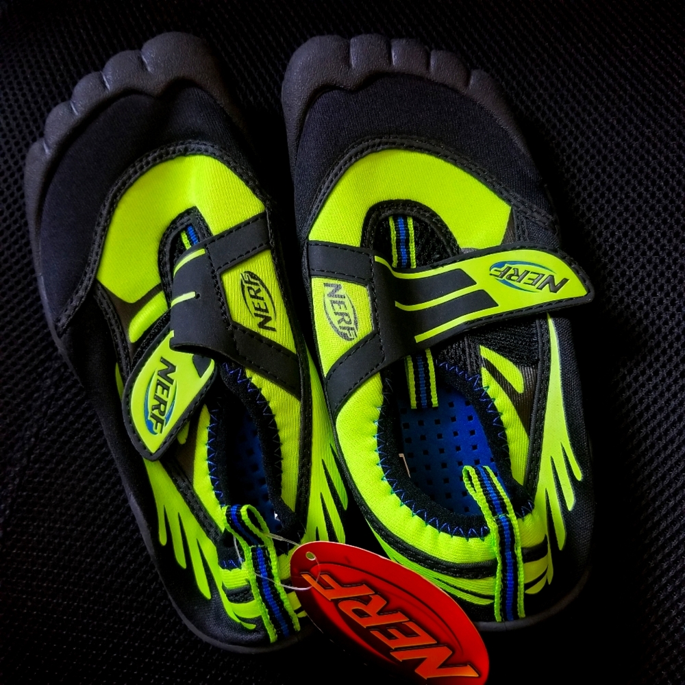 NERF Water Shoes size L 2/3 NWT
